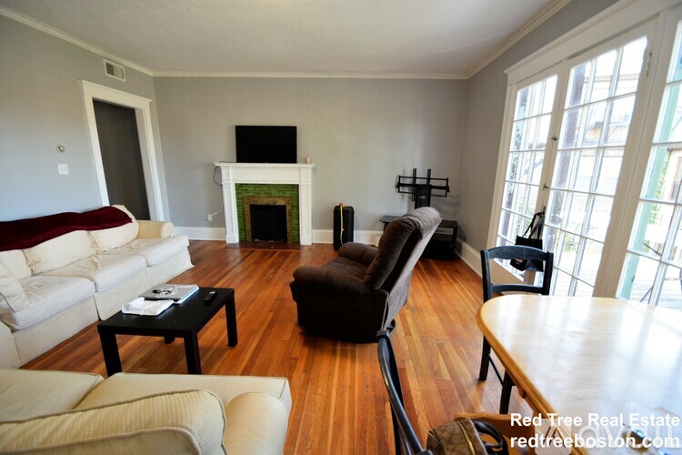 231 Chestnut Hill Ave 4 Beds Apartment for Rent - Photo gallery 5