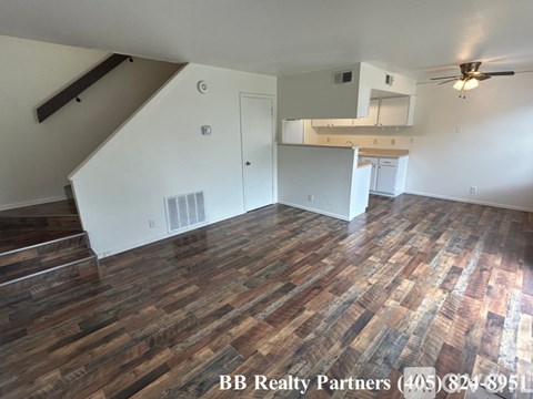 2900 S Juniper Ave 3 Beds Apartment for Rent