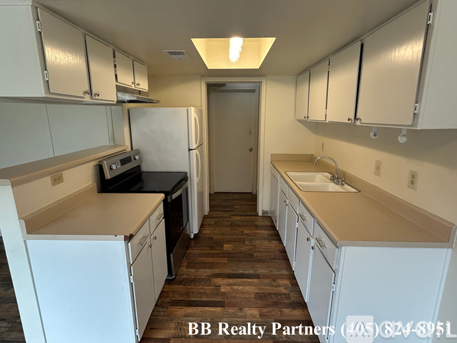 2900 S Juniper Ave 3 Beds Single Family Home for Rent - Photo gallery 5