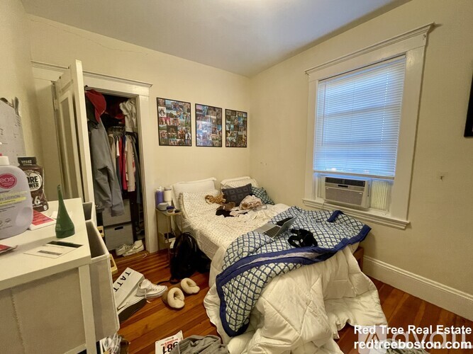 A bedroom with a bed in the middle of the room.