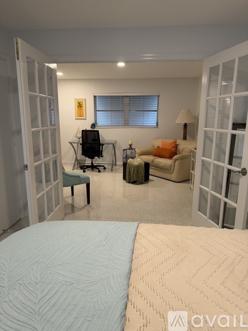 Riverside Dr Studio Single Family Home for Rent - Photo gallery 1
