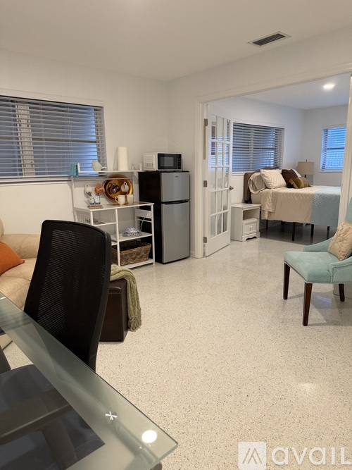 Riverside Dr Studio Single Family Home for Rent - Photo gallery 2