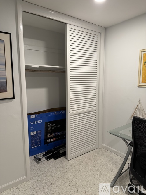 Riverside Dr Studio Single Family Home for Rent - Photo gallery 4