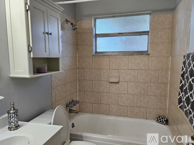 5570 90th Ave N 4 Beds Single Family Home for Rent - Photo gallery 3
