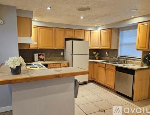 5570 90Th Ave N 4 Beds Apartment for Rent