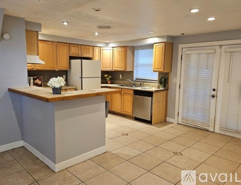 5570 90Th Ave N 4 Beds Apartment for Rent