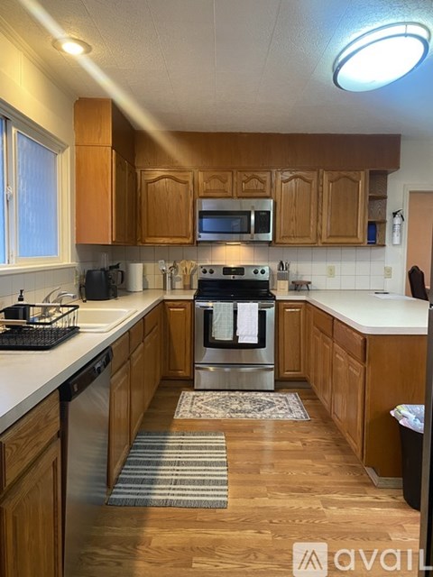 706 6Th Street 4 Beds Apartment for Rent
