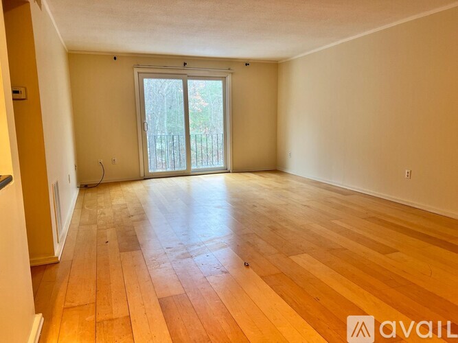 13 Shadowbrook Ln 2 Beds Apartment for Rent - Photo gallery 4