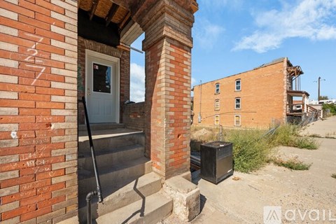 725 Maryland Ave 3 Beds Apartment for Rent