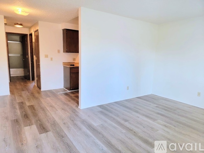 402 W 1st St 1 Apartment for Rent - Photo gallery 1