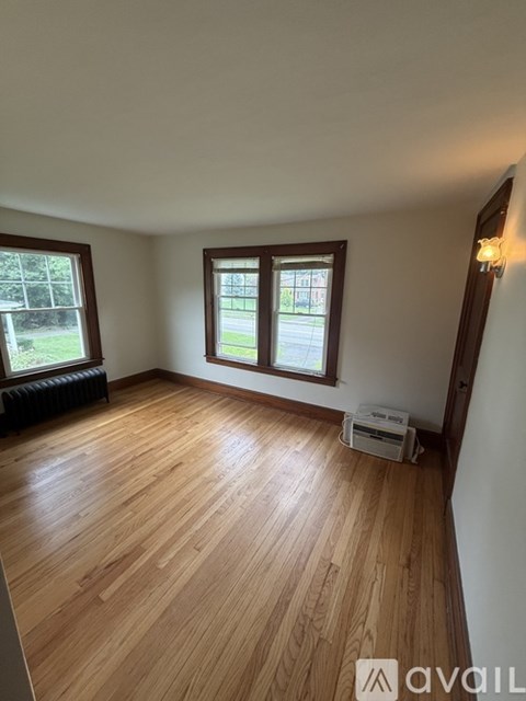 1909 Main Street 2 Beds Apartment for Rent