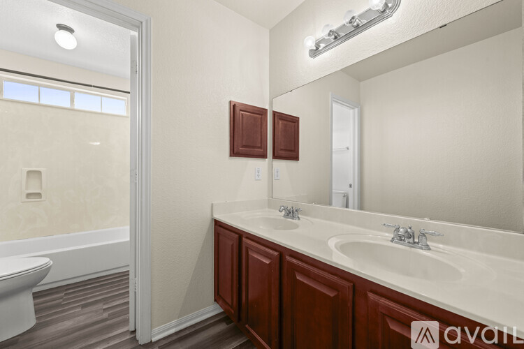 418 W Iowa Dr 5 Beds Single Family Home for Rent - Photo gallery 3