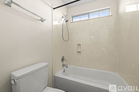 418 W Iowa Dr 5 Beds Apartment for Rent