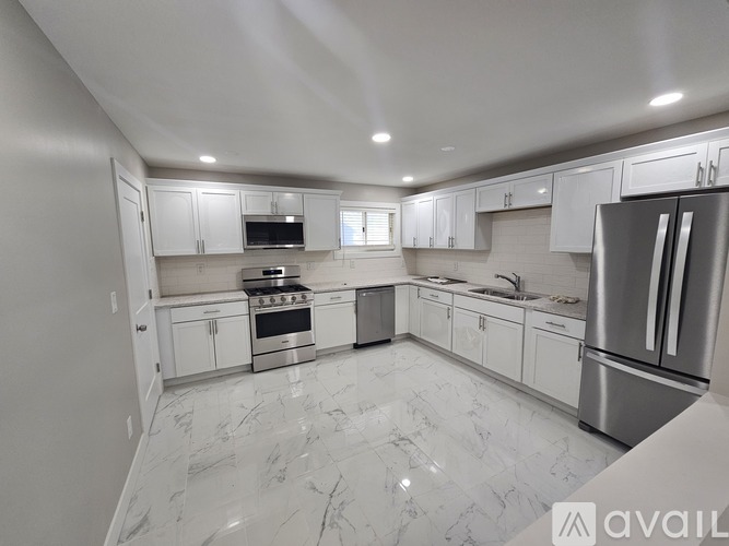 2036 W Ridge Rd 3 Beds Apartment for Rent - Photo gallery 5