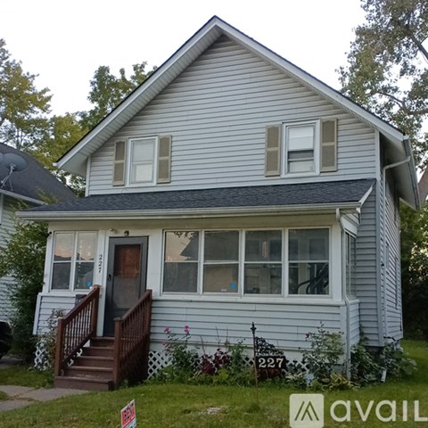 227 Westfield Street 2 Beds Apartment for Rent