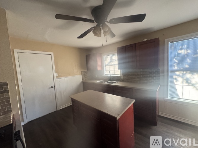 1509 Main St 2 Beds Single Family Home for Rent - Photo gallery 5