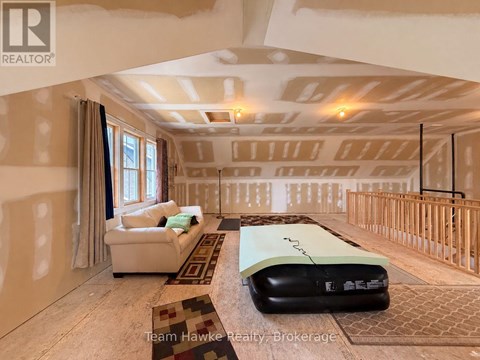 10 SAMANTHA LANE 3 Beds Apartment for Rent