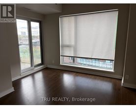 A room with a window covered by a white blind.