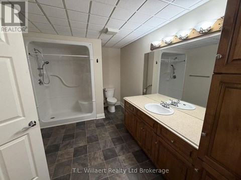 202 - 17 BROCK STREET W 2 Beds Apartment for Rent