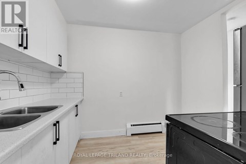 4 - 1566 ALLEN PLACE 3 Beds Apartment for Rent