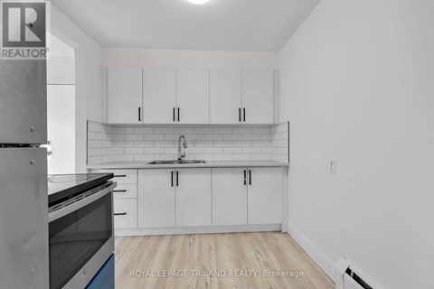 4 - 1566 ALLEN PLACE 3 Beds Apartment for Rent