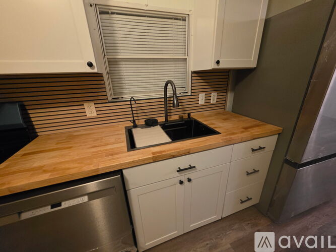 1716 E Market Ave 2 Beds Apartment for Rent - Photo gallery 3