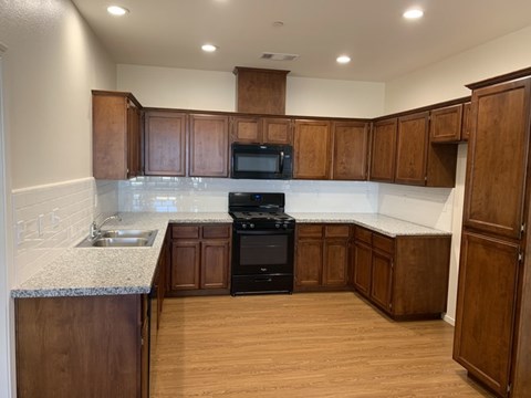 522 N Fourth Street 3 Beds Apartment for Rent