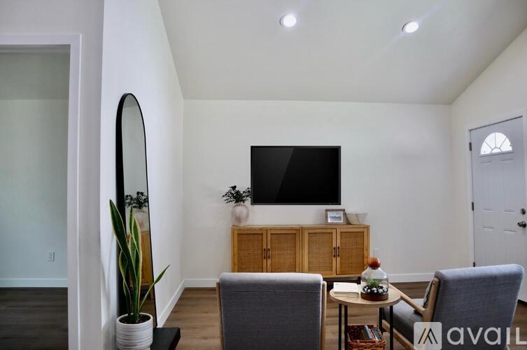 8310 Greenleaf Avenue 1 Single Family Home for Rent - Photo gallery 4