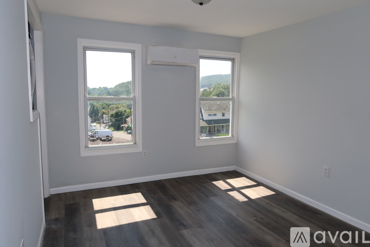 16 E Ridge St 3 Beds Apartment for Rent - Photo gallery 3