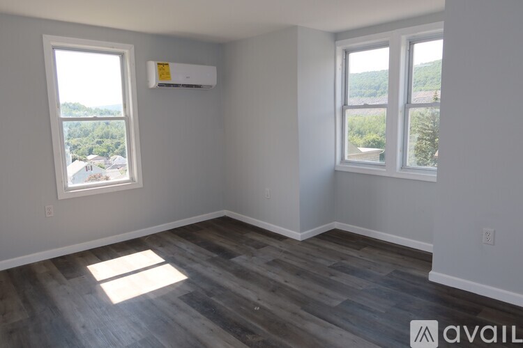 16 E Ridge St 3 Beds Apartment for Rent - Photo gallery 4