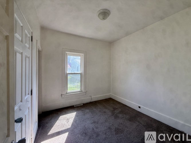 205 E 7th St 2 Beds Single Family Home for Rent - Photo gallery 4