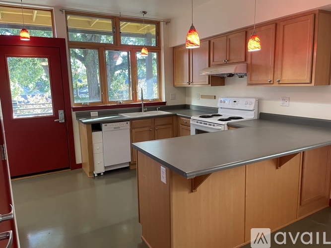 2525 N Killingsworth St 1 Apartment for Rent - Photo gallery 2