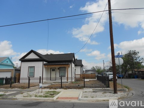 1113 Burleson St 3 Beds Apartment for Rent