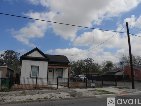 1113 Burleson St 3 Beds Apartment for Rent