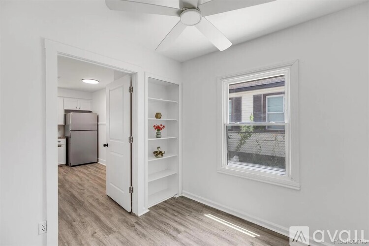 2147 Almont Street 3 Beds Single Family Home for Rent - Photo gallery 2