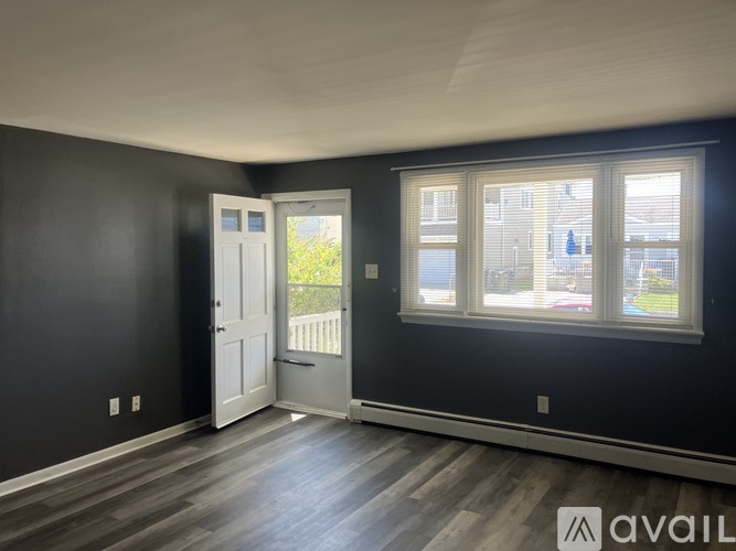 300 Beach Ave E 3 Beds Apartment for Rent - Photo gallery 2