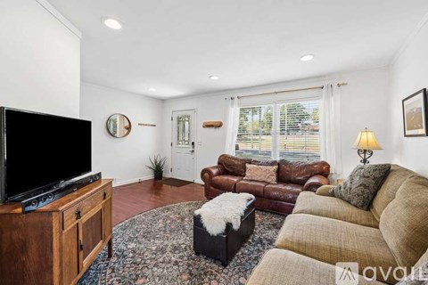 631 Lischey Avenue 2 Beds Apartment for Rent