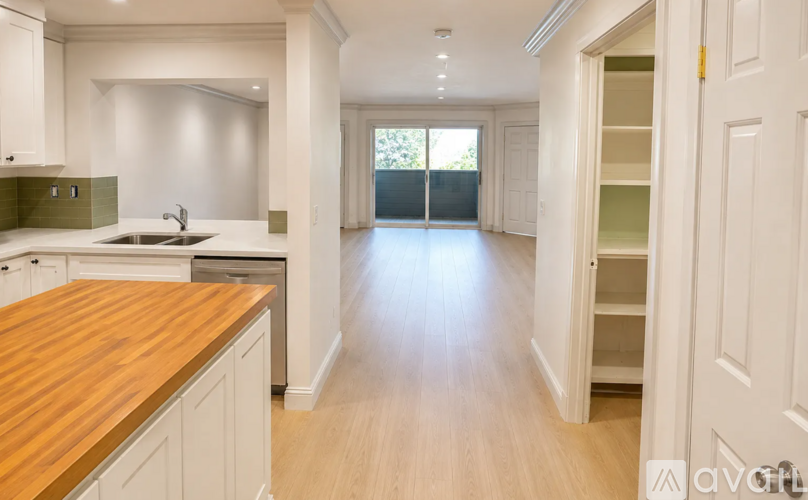 8860 Villa La Jolla Drive 2 Beds Condo for Rent - Photo gallery 2