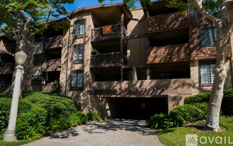 8860 Villa La Jolla Drive 2 Beds Condo for Rent - Photo gallery 3
