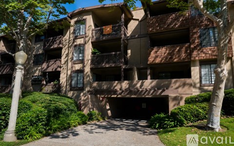 8860 Villa La Jolla Drive 2 Beds Apartment for Rent