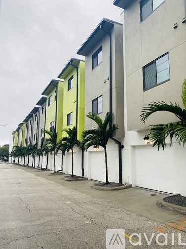 947 Arlington Ave N 2 Beds Apartment for Rent