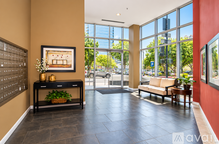 350 W Ash St Studio Condo for Rent - Photo gallery 2