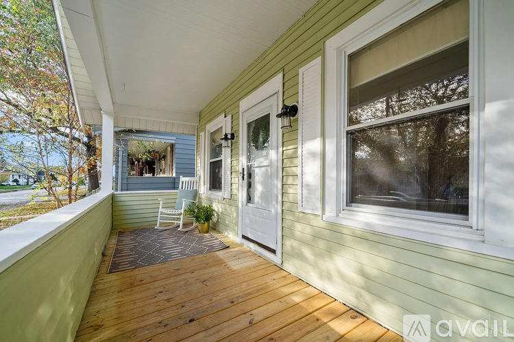 6904 Bramble Avenue 2 Beds Single Family Home for Rent - Photo gallery 3