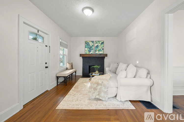 6904 Bramble Avenue 2 Beds Single Family Home for Rent - Photo gallery 5