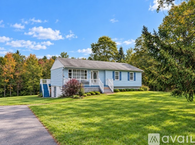 16 Martin Ln 3 Beds Single Family Home for Rent - Photo gallery 2
