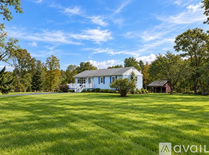 16 Martin Ln 3 Beds Single Family Home for Rent - Photo gallery 3
