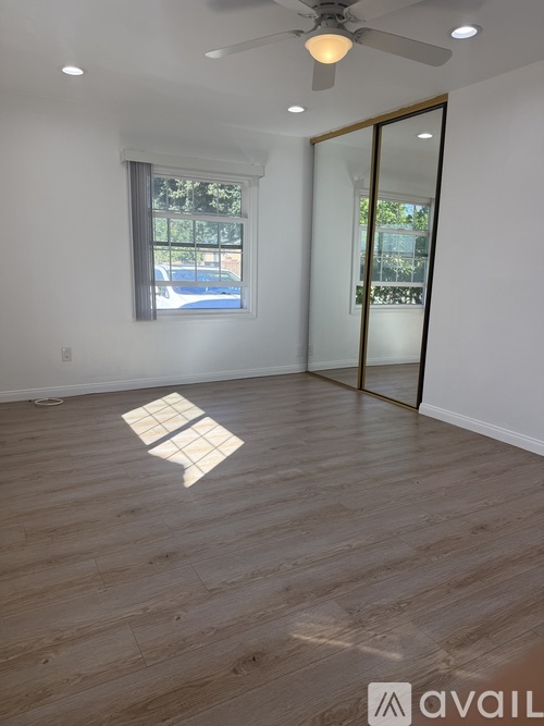 23048 Hartland Street 2 Beds Single Family Home for Rent - Photo gallery 5