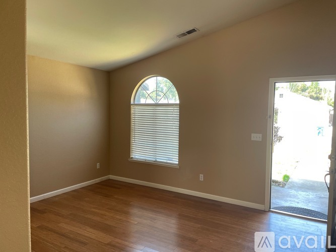 1966 Pin Oak Lane 3 Beds Single Family Home for Rent - Photo gallery 2