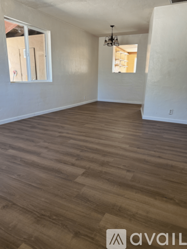 4774 East 17th Street 4 Beds Single Family Home for Rent - Photo gallery 2