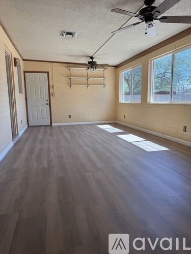 4774 East 17th Street 4 Beds Single Family Home for Rent - Photo gallery 3